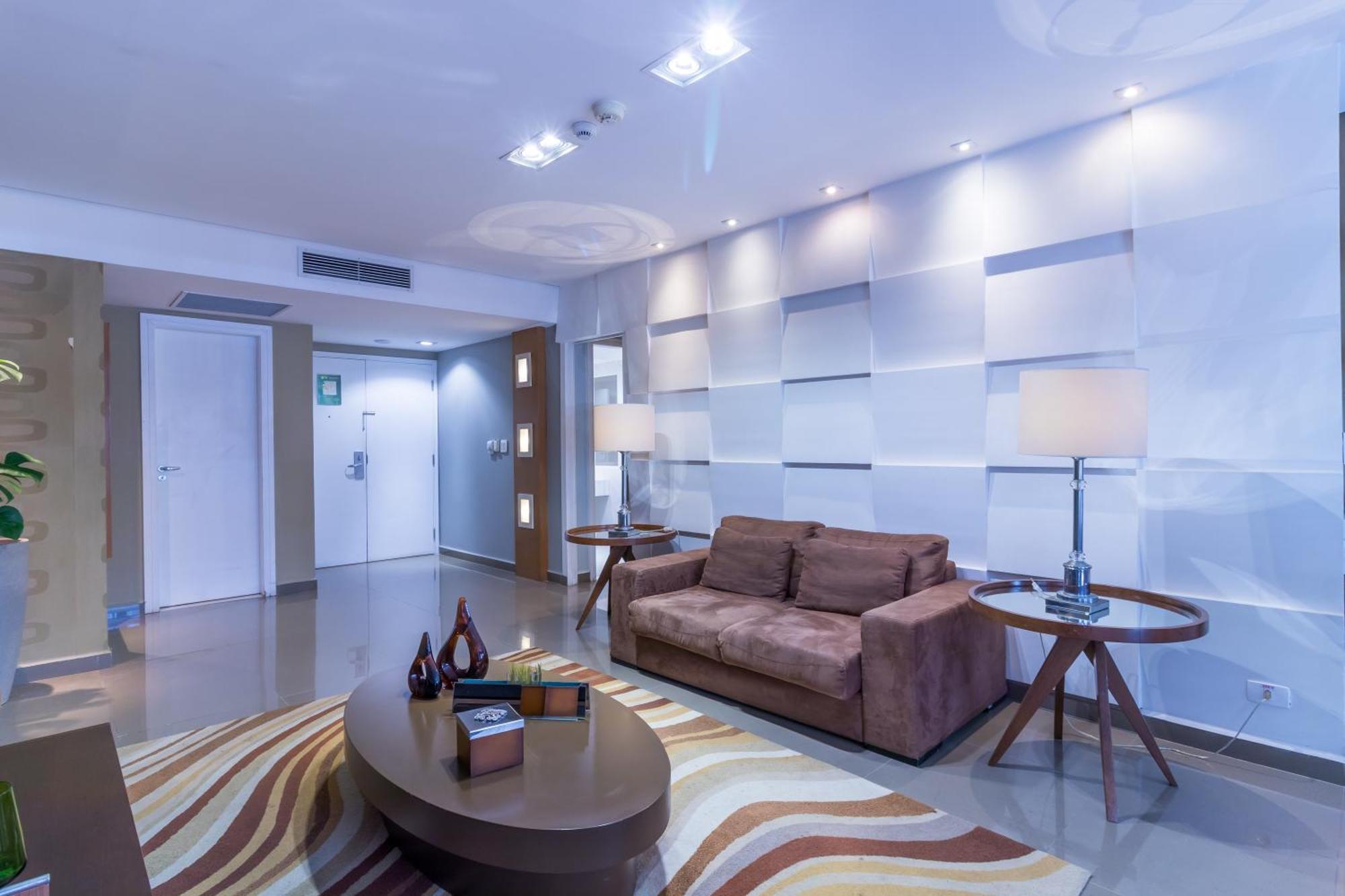 Parque Balneario Hotel Santos By Castelo Itaipava 外观 照片 A living room with indirect lighting