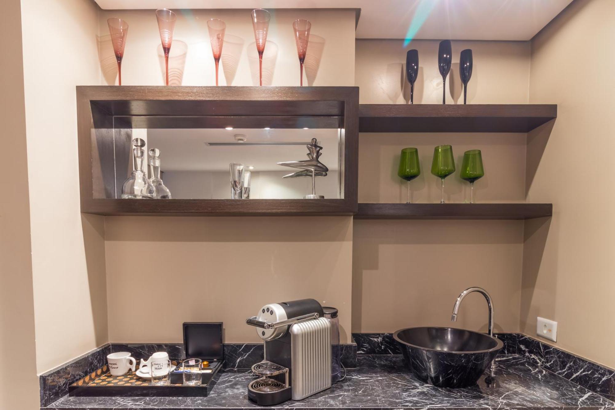 Parque Balneario Hotel Santos By Castelo Itaipava 客房 照片 A Nespresso machine in a hotel