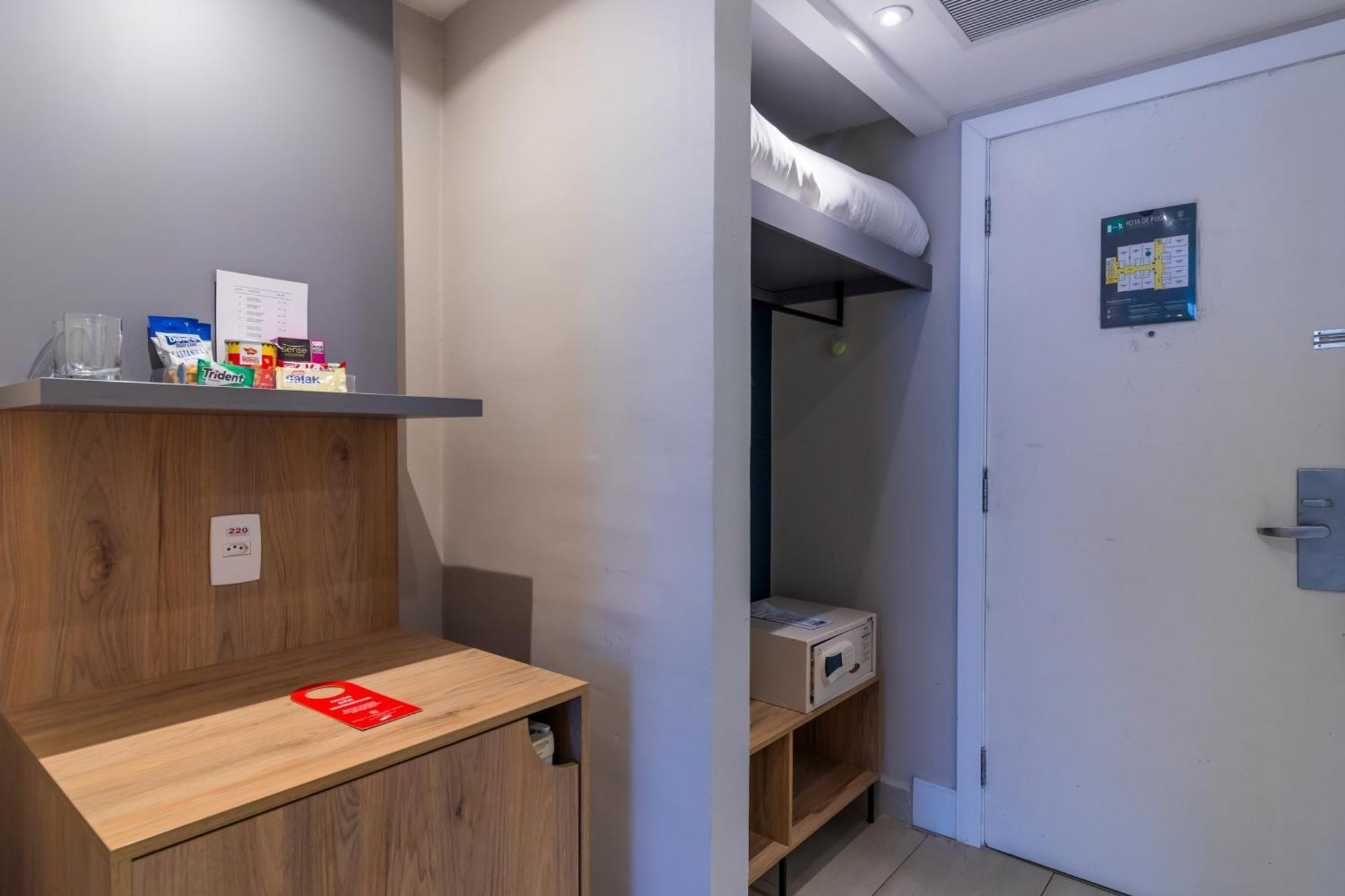 Parque Balneario Hotel Santos By Castelo Itaipava 客房 照片 A typical bedroom in the residence halls