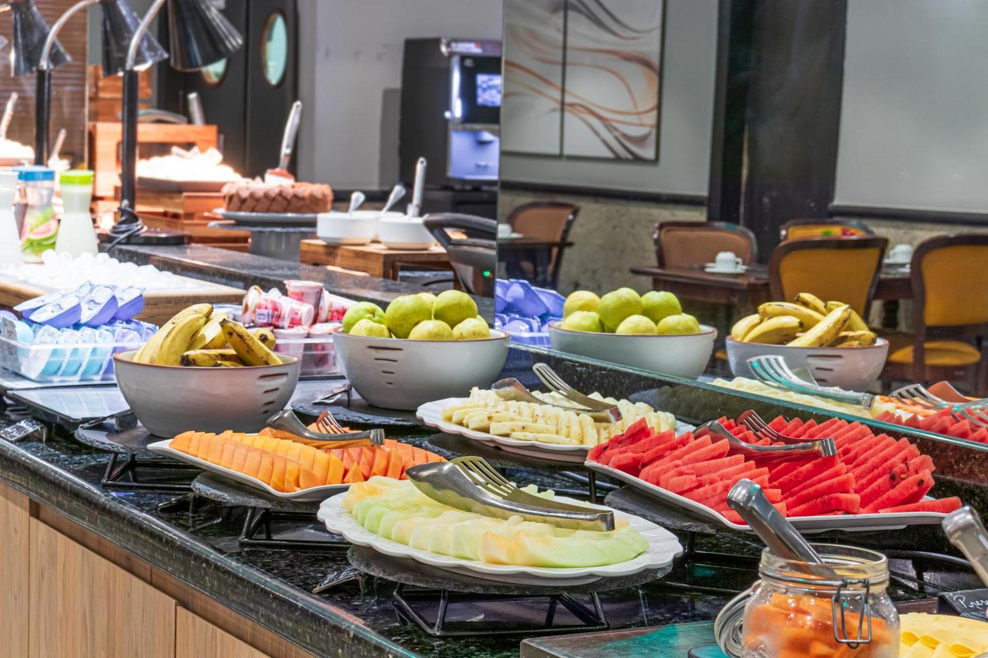 Parque Balneario Hotel Santos By Castelo Itaipava 外观 照片 Fruit buffet